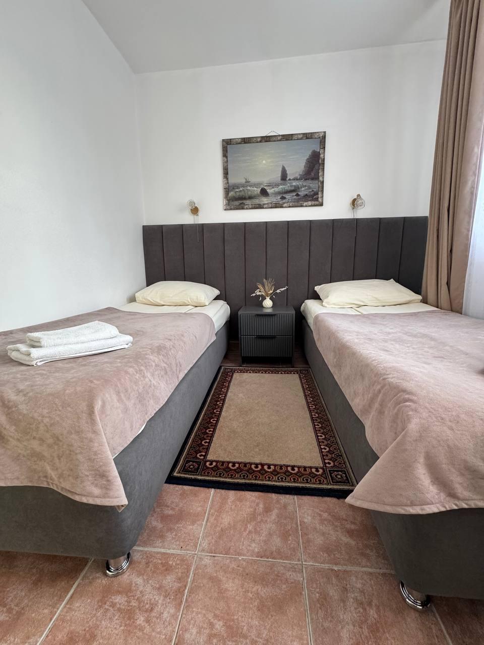 Кровати в номере 4